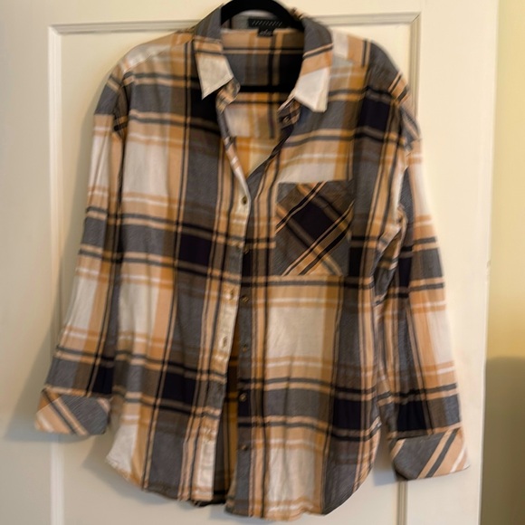 Sanctuary Tops - Sanctuary Medium Plaid button up shirt boyfriend cream black